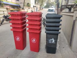 Dustbins with wheels & Dustbin without wheels