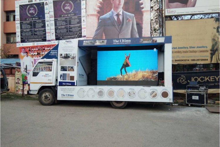 MOBILE VAN WITH LED